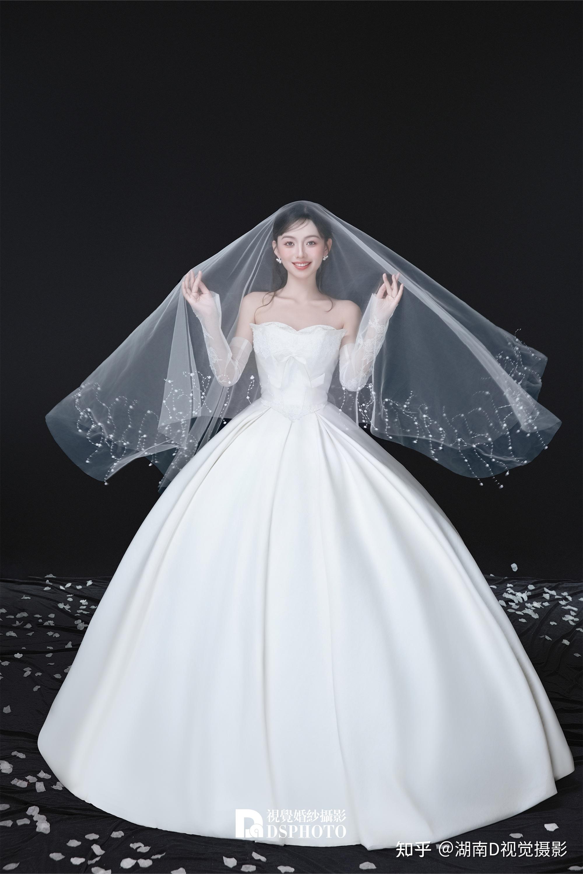 迟到半个世纪的婚纱照:内蒙古花村20对金婚夫妻的七夕定格(图1)